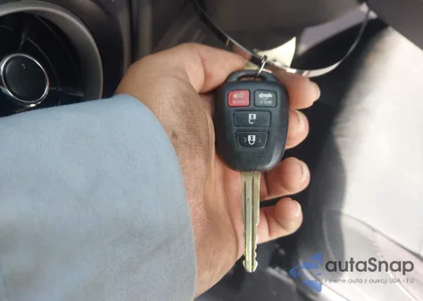 2019 Toyota Corolla Le z USA, uszkodzony, nr VIN 2T1BURHE8KC208217